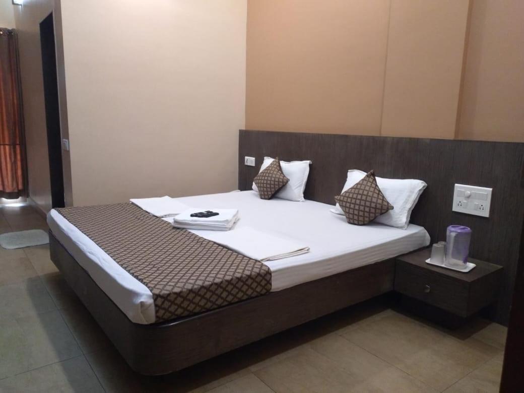 Hotel Mayura Residency Subrahmanya Eksteriør billede