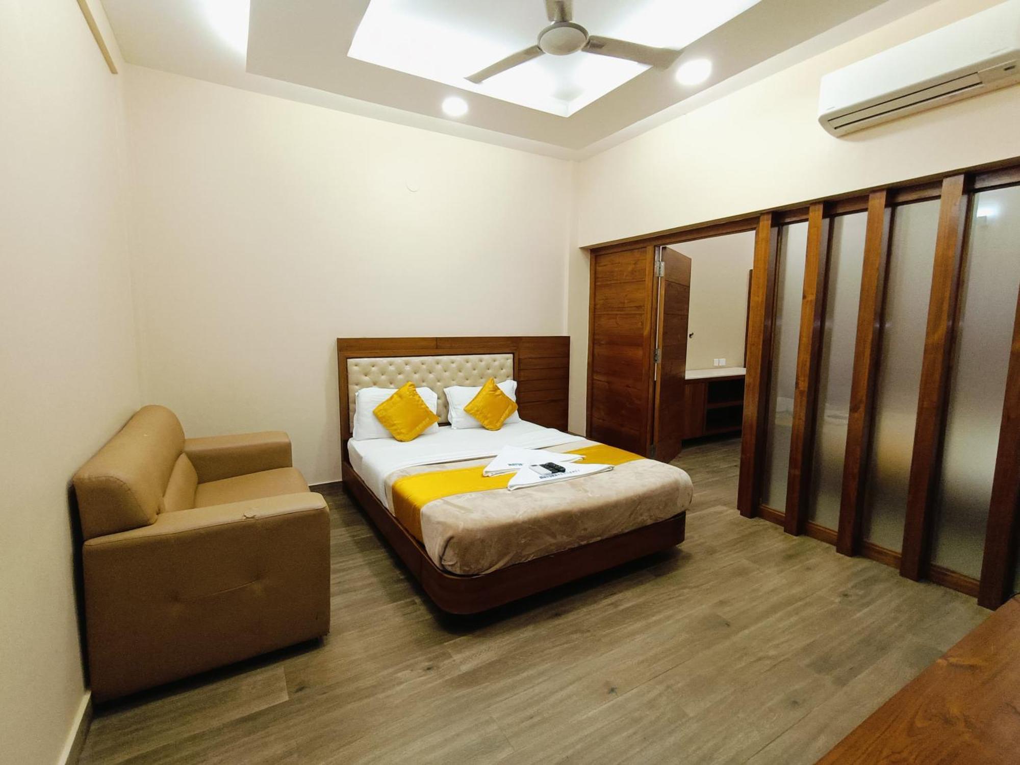 Hotel Mayura Residency Subrahmanya Eksteriør billede