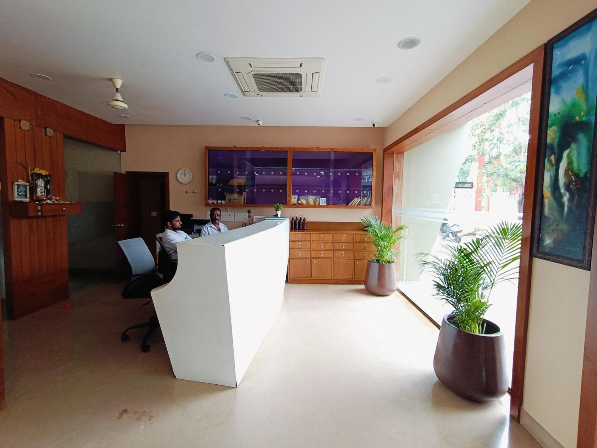 Hotel Mayura Residency Subrahmanya Eksteriør billede